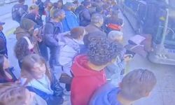Metrobüs durağında facia: Bayılan kız çocuğu metrobüsün altında kaldı