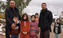 Sel felaketinde 30 öğrenci okul duvarı çökmeden saniyeler önce kurtarıldı