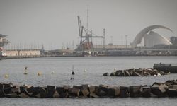 Kanarya Adaları’nda gölette yüzen 3 kişiyi dev dalgalar yuttu