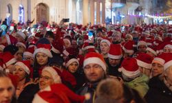 Yüzlerce Noel Baba caddeyi bastı! Slovakya'da eğlenceli koşu