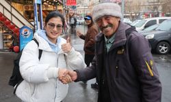 Ortaokul mezunu ama kendi imkanlarıyla 9 dil öğrendi: Turistler hayret ediyor