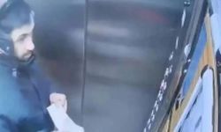 Atatürk portresine tüküren kurye yakalandı