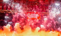 Ajax-Groningen maçı, meşale ve havai fişekler nedeniyle tatil edildi