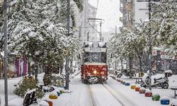 İstanbul’a lapa lapa kar geliyor: Bere ve eldivenleri hazırlayın!