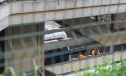 İzmir'de metro raydan çıktı