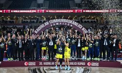 Cumhurbaşkanlığı Kupası'nı Fenerbahçe Opet müzesine götürdü