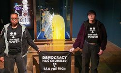 İngiltere'de kraliyet tacının cam muhafazasına muhallebili saldırı