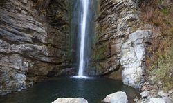 Bitlis'te 56 metre yüksekten akan Gümüşkanat Şelalesi ziyaretçilerini bekliyor