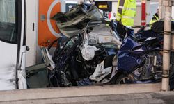 Otoyolda gişe faciası: Sıkışan otomobilin son hali ortaya çıktı