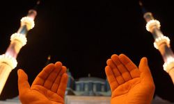 Sevdiğin kişinin geri dönmesi için edilecek dua: En etkili aşk duası