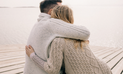 Sarılmak sadece his değil: Bedeninizi sakinleştiren güçlü bir sinyal