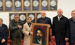 Alevilerle ilgili tepki çeken sözlerinden sonra Hz Ali portresiyle poz verdi