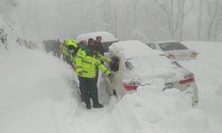Çığ evi yuttu, en az 9 kişi hayatını kaybetti