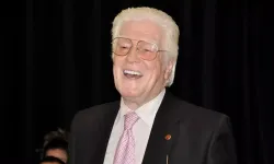 İzzet Günay kimdir, sağlık durumu nasıl? Haldun Dormen'in cenazesinde fenalaşan İzzet Günay kaç yaşında, nereli?