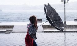 İstanbul'da fırtına hayatı olumsuz etkiliyor