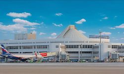 Antalya Havalimanı'nda facianın eşiğinden dönüldü: Yolcular uçaktan tahliye edildi!