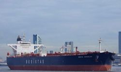 27 Türk mürettebat vardı: İstanbul Boğazı'na petrol taşıyan Türk gemisi vuruldu