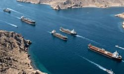 20 Pakistan gemisi Hürmüz Boğazı’ndan İran izniyle geçti