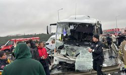 Acı bilanço! Başakşehir'de polis servisi kaza yaptı: 1 şehit 16 yaralı