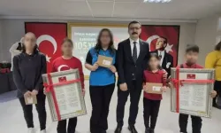 Kaymakamdan tepki çeken hediye! ‘Arapça yazılmış İstiklal Marşı’ hediye edildi
