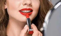 Oruçluyken ruj sürülür mü? Diyanet açıklık getirdi: Ruj sürmek orucu bozar mı?
