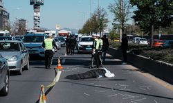 Reklam afişi asarken facia: İşçi üst geçitten düşerek yaşamını yitirdi