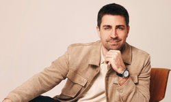 Çağlar Ertuğrul’dan yeni imaj! Marka yüzü oldu