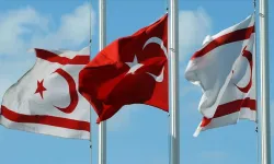 Paskalya skandalı! Türk bayrakları yakıldı, Hulisi Akar hedef alındı