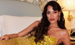 Dilan Çiçek Deniz ünlü şarkıcıyla aşk yaşıyor! Sosyal medyadan böyle ilan etti