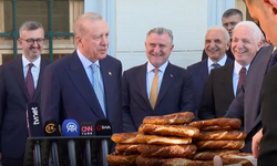 Erdoğan ile gazeteciler arasında bayram namazı çıkışında gülümseten diyalog! 'İstanbul, Ankara, Rize simidi...'