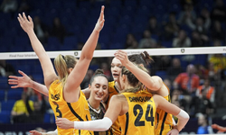 0-2'den muhteşem dönüş: Vakıfbank finale çıktı!