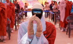 Dünyada bir ilk! İnsansı robot Budist keşiş oldu: 'Fazla şarj olmayacağına' yemin etti