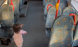 Filim gerçek oldu! Otobüste 2 yaşındaki bebek emekleyerek bindi