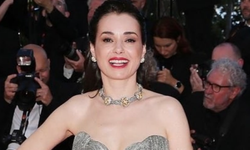 Cannes kırmızı halısında Özgü Namal rüzgarı! Zarafetiyle geceye damga vurdu