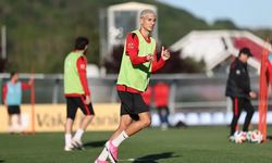 Fenerbahçeli Mert Müldür imaj değiştirdi: Artık sarışın!