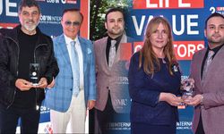 İş,Siyaset ve Sanat dünyası 'Hayata Değer Katanlar' zirvesinde buluştu