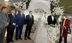 AK Parti'nin buluştuğu düğünde Abdullah Gül detayı! Kimse tokalaşmadı mı?