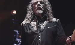 Efsane İstanbul’da: Robert Plant, Caz Festivali’nde sahne aldı