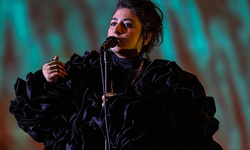 Grammy ödüllü Arooj Aftab, AKM sahnesinde büyüledi