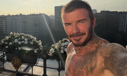 Paparazziler Ibiza'da yakaladı, sır deşifre oldu! David Beckham için takke düştü kel göründü