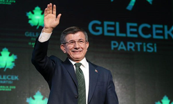 Siyaset kulisleri bu iddiayla çalkalanıyor: Ahmet Davutoğlu siyaseti bırakıyor mu?