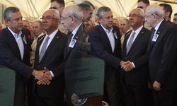 Cenaze töreninde dikkat çeken an: Kılıçdaroğlu ve Özel yan yana!