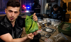 'Yetenek Sizsiniz'de sihirbazlık yapmıştı! Evindeki kedi kumundan 619 gram uyuşturucu çıktı, tutuklandı