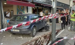 Beykoz'da facia: Otomobil kaldırıma çıktı, 6 kişi yaralandı!