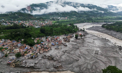 Nepal-Çin sınırında dehşet anları: Buzul çöktü, baraj patladı!