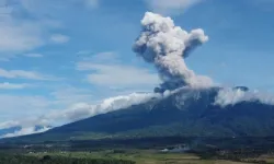 Endonezya'da bulunan Merapi Yanardağı'nda korkutan patlama!