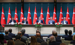 Cevdet Yılmaz, Orta Vadeli Programı açıkladı: Yıl sonu enflasyon tahmininde 12 puanlık yükseliş