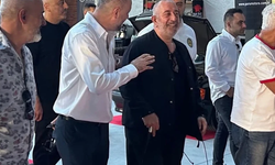 Cem Yılmaz baston kullanmaya başladı! Sosyal medya yıkıldı: 'Ahı tuttu'
