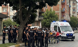 Balkondan sokağa taşan silahlı kavga: 12 kişi yaralandı