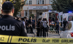 SON DAKİKA I Okul önünde dehşet! Silahla etrafa ateş açtı: Yaralı öğrenciler var